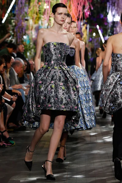 Look 70